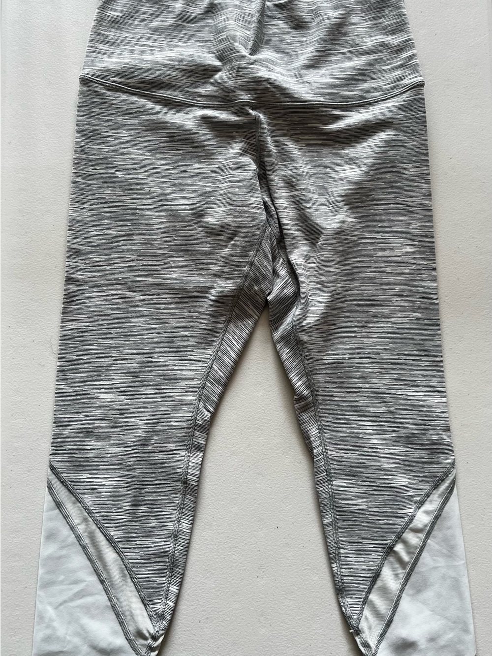 Lululemon Women’s Gray and white Yoga Leggings